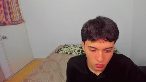 picaszomilos350 online show from March 26, 8:19 am