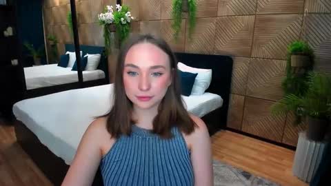 Emelie online show from November 7, 4:42 pm