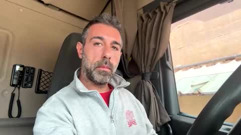 pierotu online show from October 30, 11:55 am