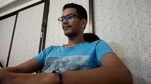 pikashuu7u7 online show from December 31, 1:47 am