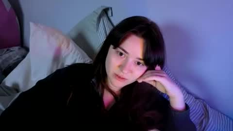 PilloGoddess online show from June 3, 11:24 am