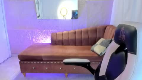 isabella online show from June 3, 3:06 pm