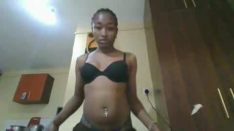 PinkyAura online show from October 8, 9:37 am