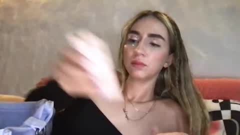 Pinkilola online show from April 5, 7:22 pm