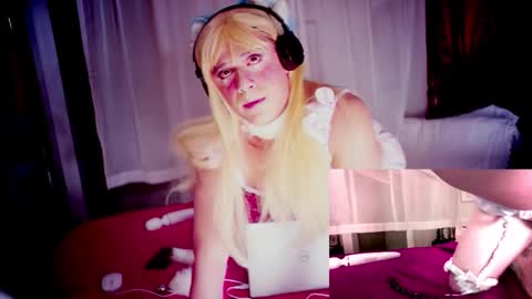 pinkpillbambi online show from January 9, 4:18 am