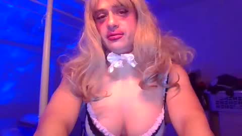 pinkpillbambi online show from February 11, 5:05 am