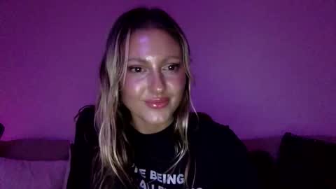 pinksn0wle0pard online show from November 15, 8:38 am