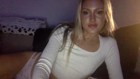 pinksn0wle0pard online show from December 17, 8:54 am