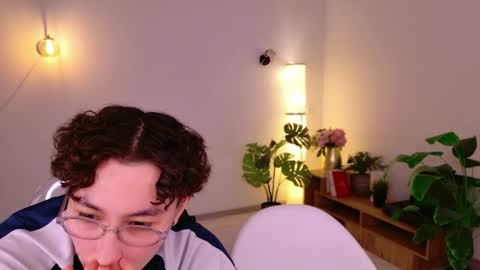 Li long hair and Rude short hair online show from April 10, 8:57 pm