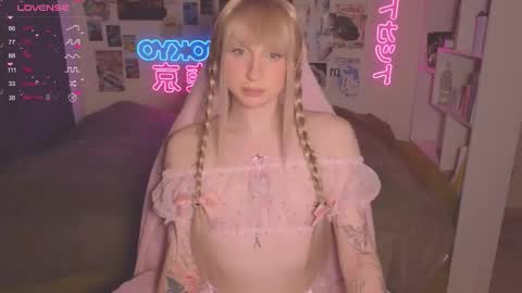 Snapshot of pinkvenom_ chatting on October 5, 4:58 pm pinkvenom_ online show from October 5, 4:58 pm