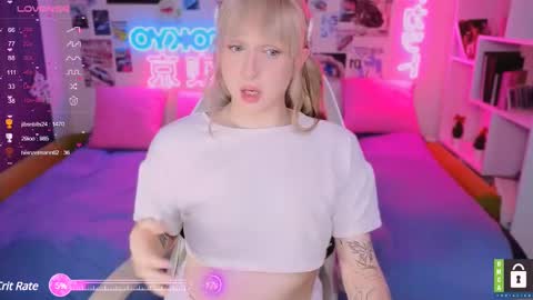 Snapshot of pinkvenom_ chatting on February 9, 10:54 pm pinkvenom_ online show from February 9, 10:54 pm