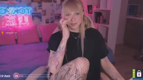 Snapshot of pinkvenom_ chatting on March 4, 6:07 pm pinkvenom_ online show from March 4, 6:07 pm