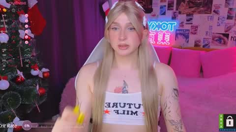 Snapshot of pinkvenom_ chatting on December 11, 6:31 pm pinkvenom_ online show from December 11, 6:31 pm