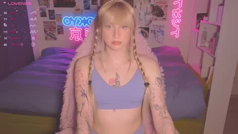 Snapshot of pinkvenom_ chatting on September 30, 7:24 pm pinkvenom_ online show from September 30, 7:24 pm