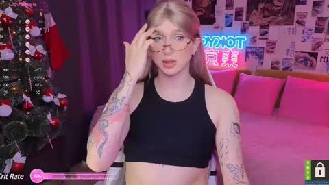 Snapshot of pinkvenom_ chatting on December 5, 4:50 pm pinkvenom_ online show from December 5, 4:50 pm