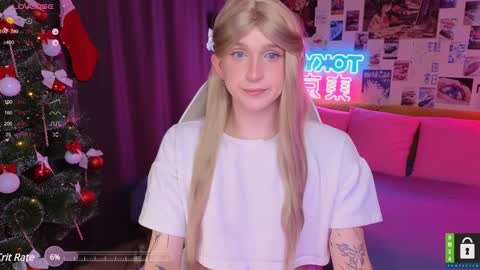 Snapshot of pinkvenom_ chatting on December 9, 5:19 pm pinkvenom_ online show from December 9, 5:19 pm