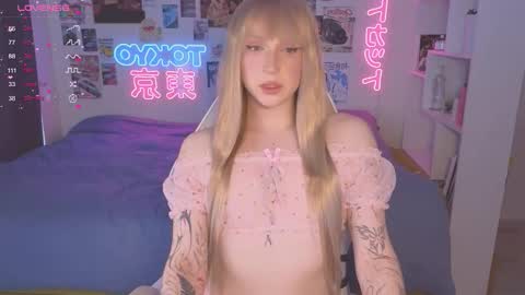 Snapshot of pinkvenom_ chatting on September 10, 10:05 am pinkvenom_ online show from September 10, 10:05 am