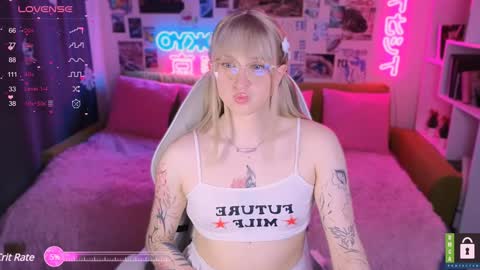 Snapshot of pinkvenom_ chatting on January 24, 5:32 pm pinkvenom_ online show from January 24, 5:32 pm