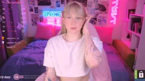 Snapshot of pinkvenom_ chatting on January 23, 7:18 pm pinkvenom_ online show from January 23, 7:18 pm