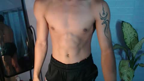 pinoy_palautogxxx online show from April 16, 9:39 pm