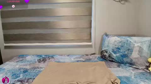 PippaPia online show from April 19, 1:50 am