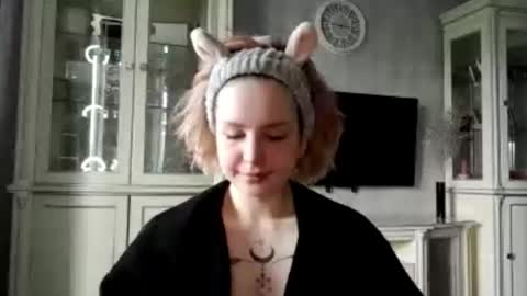 Caroline online show from April 14, 4:16 am