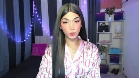 pixiedoll_ online show from July 7, 6:56 pm