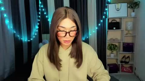 pixiedoll_ online show from July 24, 6:32 am