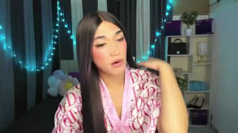 pixiedoll_ online show from July 13, 8:34 pm