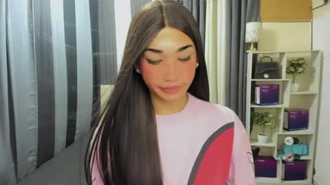 pixiedoll_ online show from June 29, 5:59 am