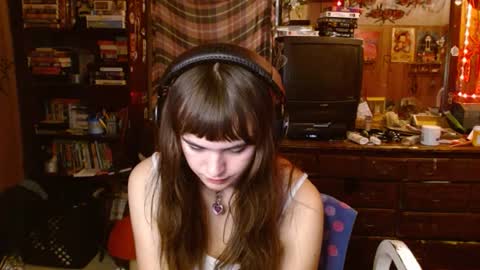 Izzy online show from September 18, 1:09 am