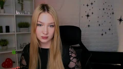Sophie online show from May 28, 1:58 am