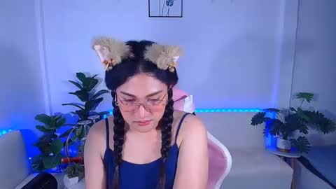 Ploysai online show from September 12, 8:05 am