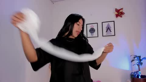 Jasmine online show from February 8, 11:55 pm