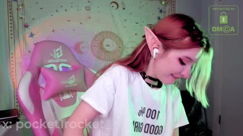 Snapshot of pocketrocket_ chatting on October 23, 10:43 pm pocketrocket_ online show from October 23, 10:43 pm