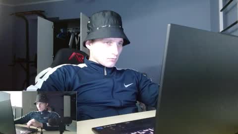 Poliglotjoe2 online show from February 5, 7:39 pm