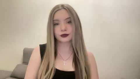polishangel222 online show from February 1, 5:10 pm