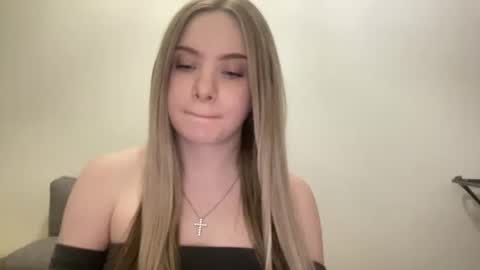 polishangel222 online show from March 3, 6:26 pm