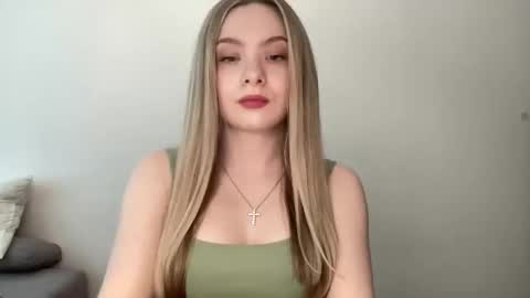 polishangel222 online show from May 28, 2:15 pm
