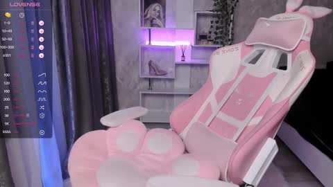       online show from February 1, 7:11 pm