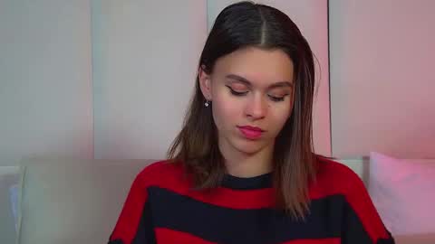 Polly online show from February 8, 8:12 pm