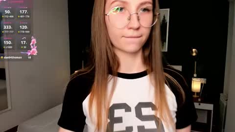 Elizabeth online show from October 3, 7:44 pm