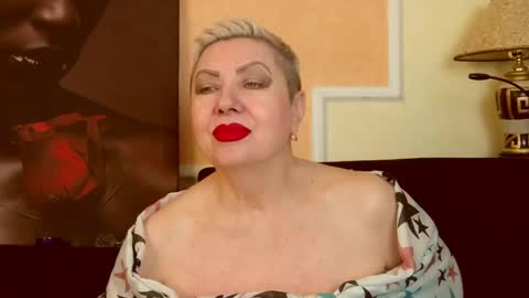 LADY POSH online show from May 7, 9:10 pm