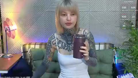 Lola online show from June 18, 4:51 am