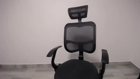 Plux online show from February 27, 11:37 pm