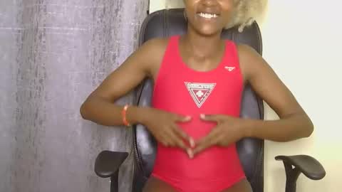 pretty_africanah online show from February 19, 10:31 pm