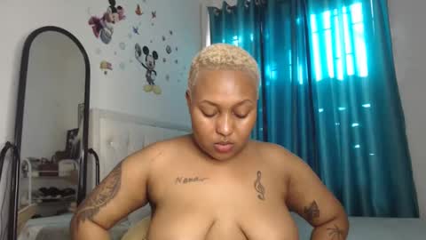 Snapshot of pretty_annah chatting on February 23, 1:53 pm Annah online show from February 23, 1:53 pm