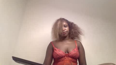 pretty_curvy99 online show from May 2, 5:52 pm