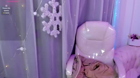 pretty online show from December 15, 11:39 am