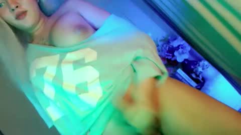 Flor online show from April 14, 4:49 am